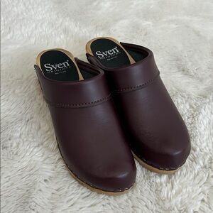 Sven Oroginal Burgundy Leather Clogs
